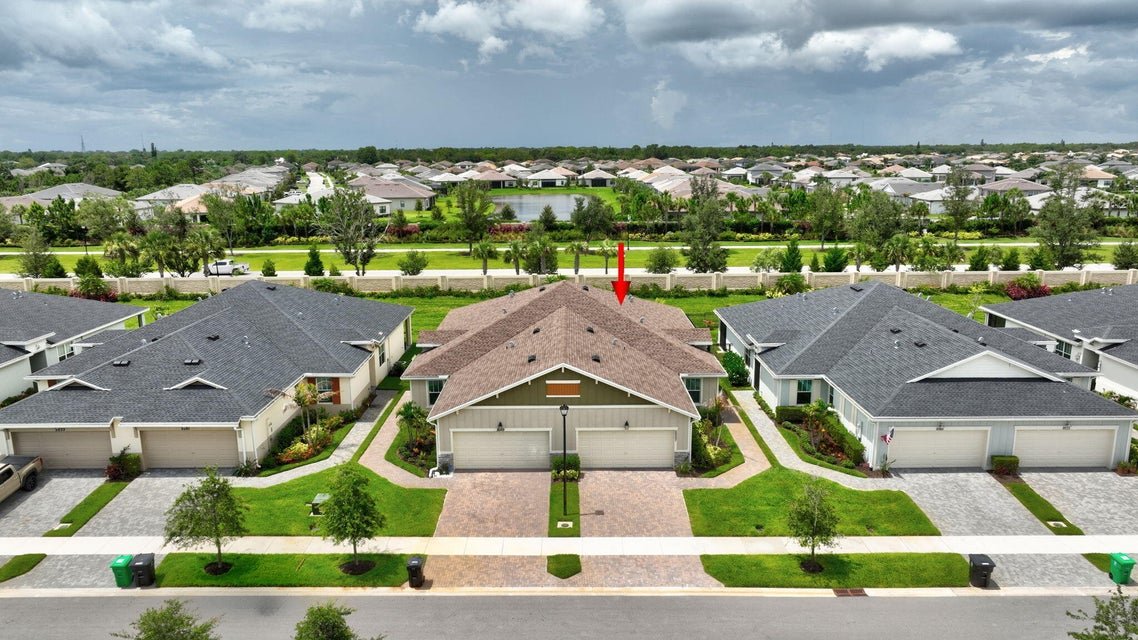 2057 SE Crosswood Way front exterior